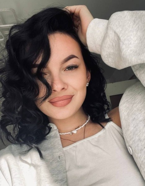 Alina36090 dating