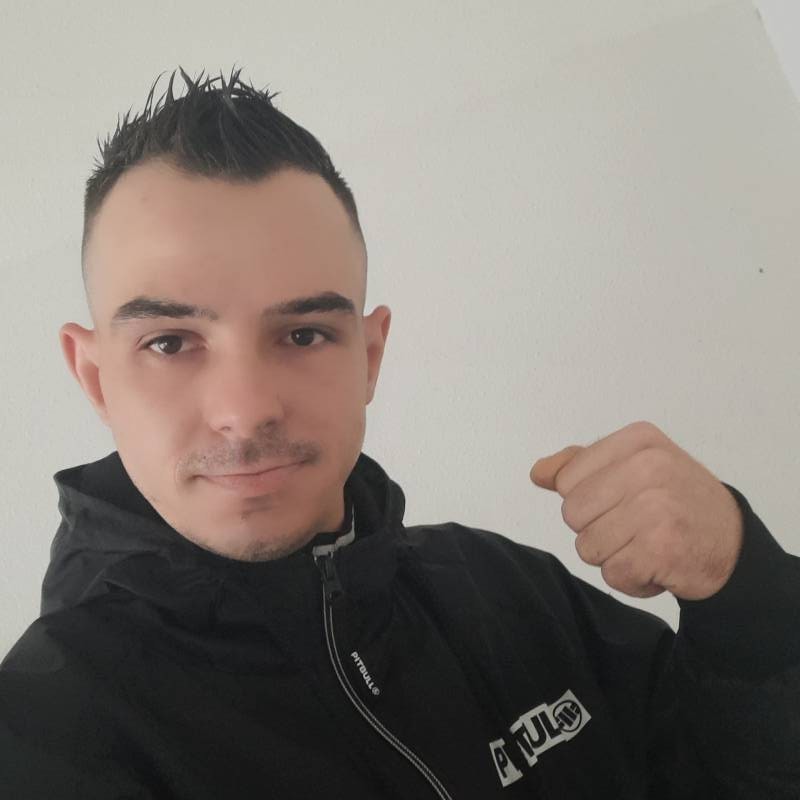 Kamil, 33