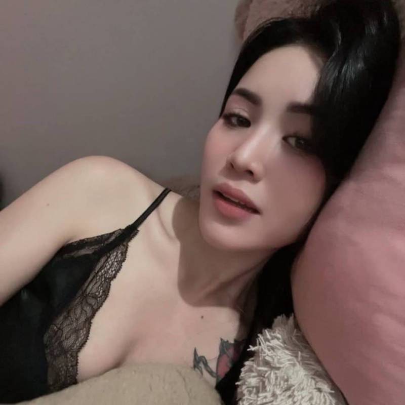 GorgeousMe, 32
