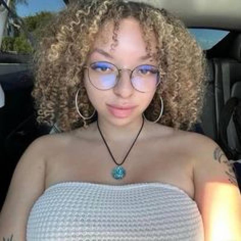 Aimee Quinn, 36, Hargawan