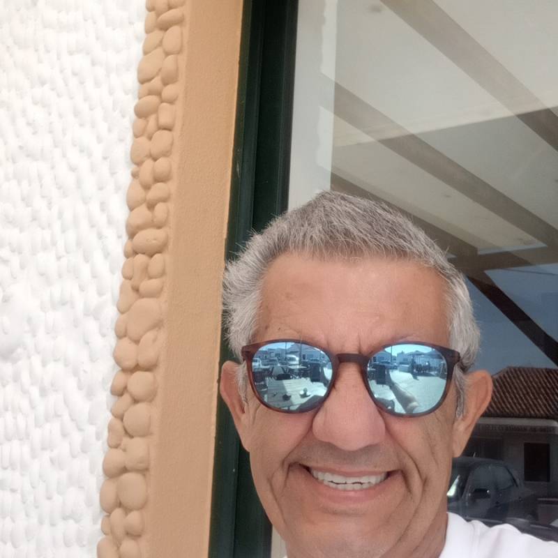 antonioi, 63, Chicani