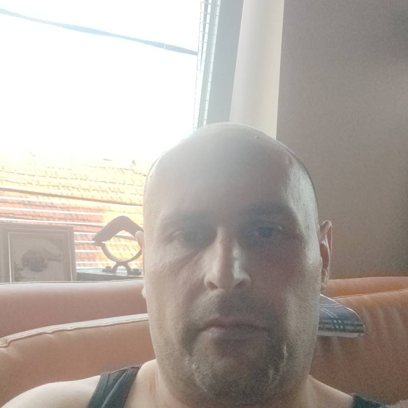 Nenad, 43, Holbeach