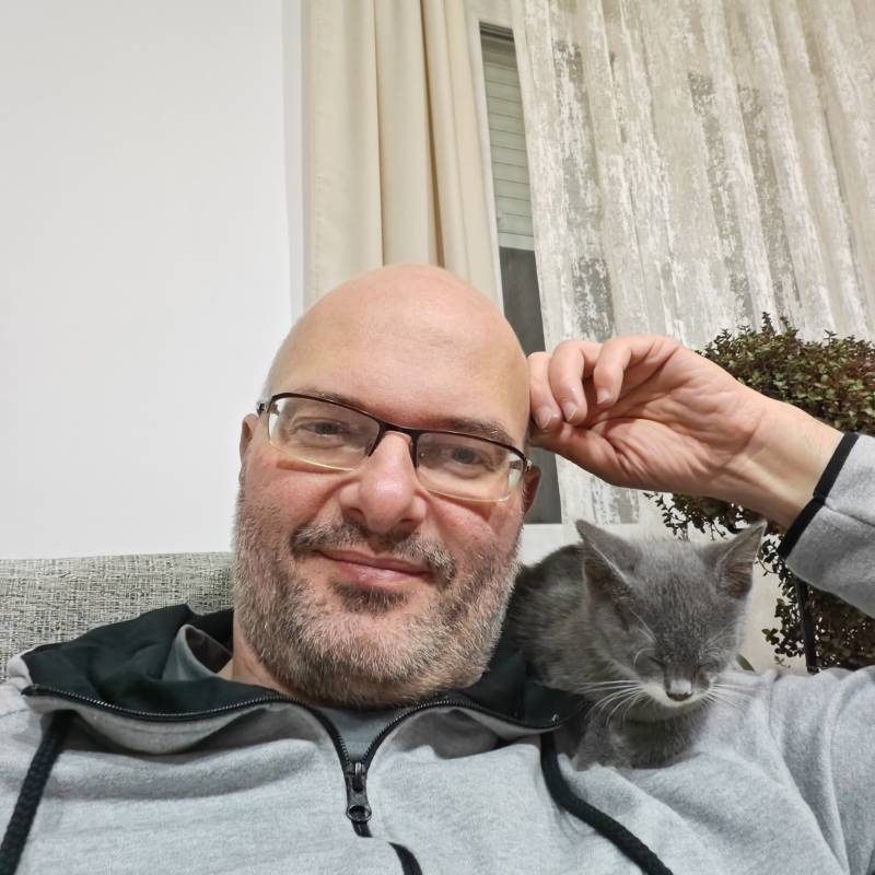 Stojan, 43, Tapes