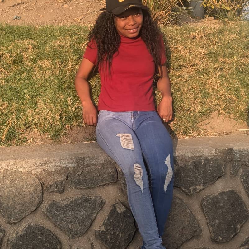 Stella, 27, Nadisal