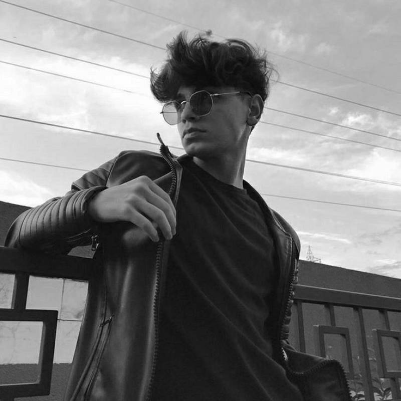 Malik, 21, Brego