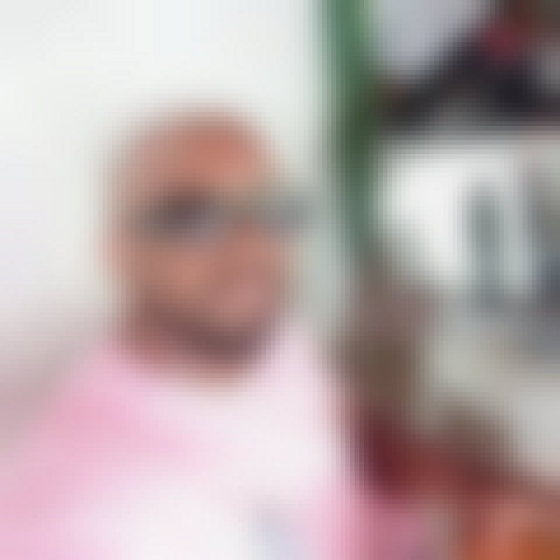 Isaías, 34, Kenya