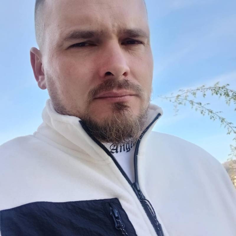 Alexandru, 37, Oued El Aneb