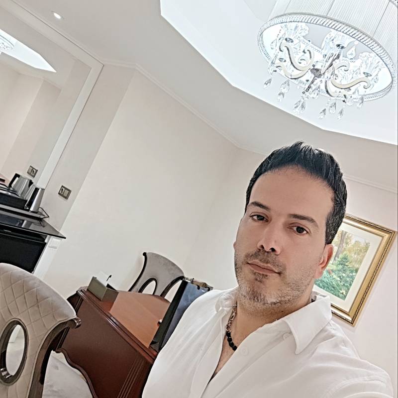 Pezhman, 41, Csis