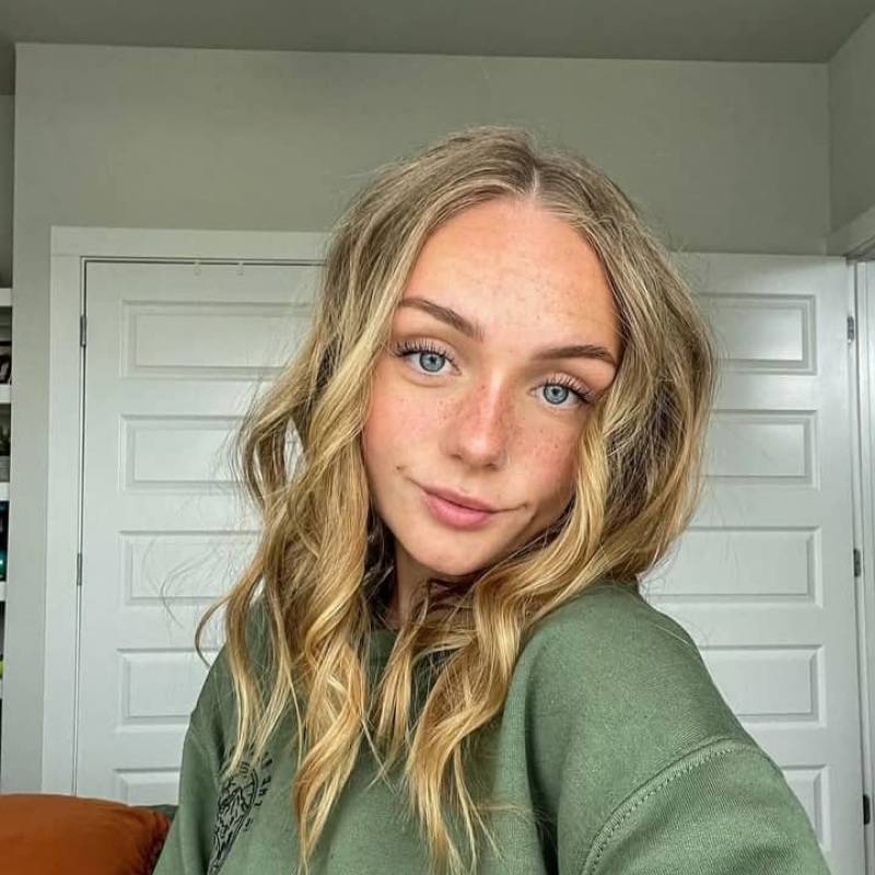Sarah, 21, Buffalo Grove