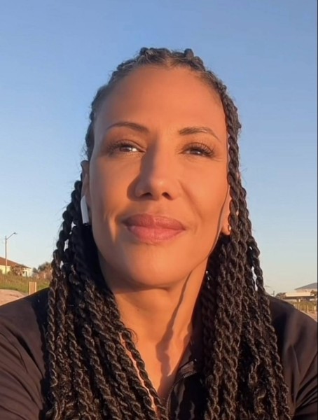 Lucy, 45, Saintav