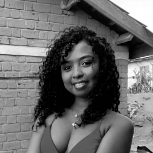 Essia, 32, Shashemen