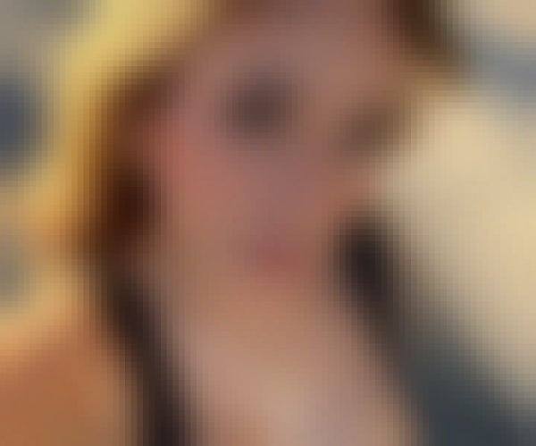 Elizabeth, 43, United States