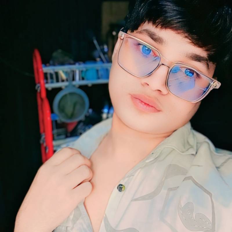 Fizan Ahmed, 28, 25 ellevue b6 z120