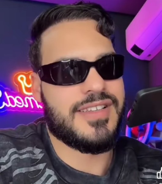 Abdelhak, 24, Onna