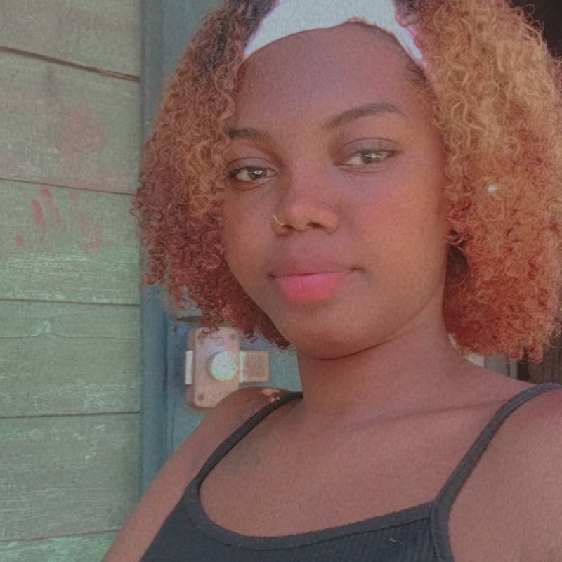 Naya, 21, 25 raverseity b7 z110
