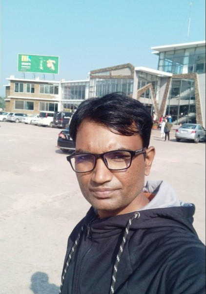 D Costa, 39, Qom