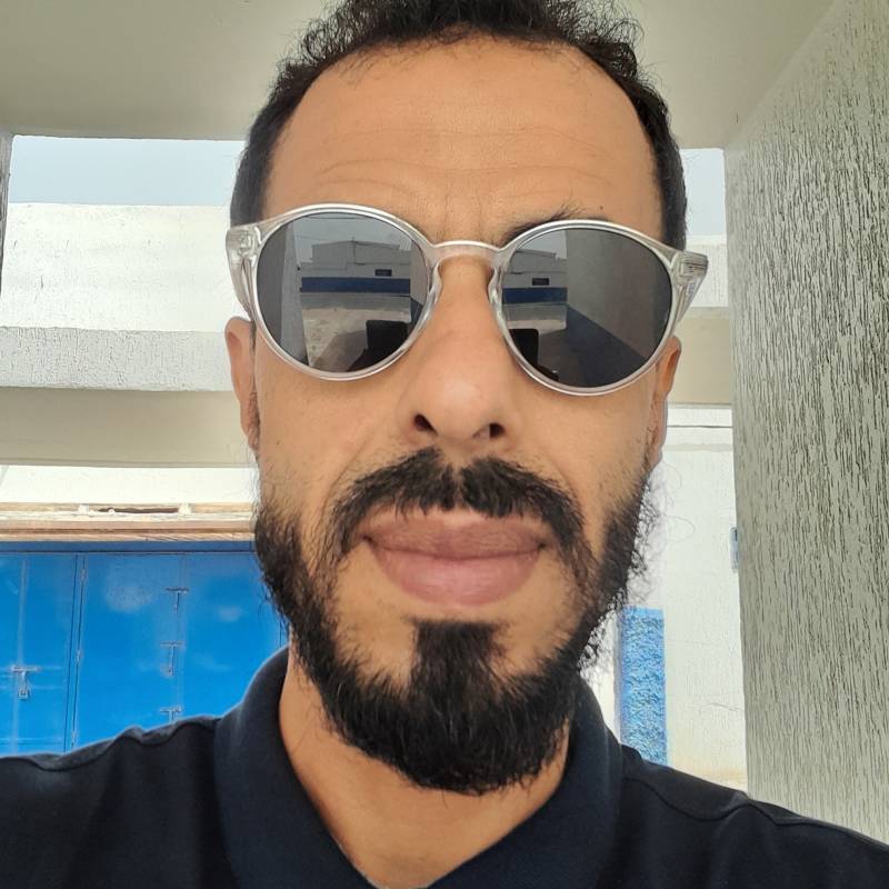 Rabie, 43, Iawar