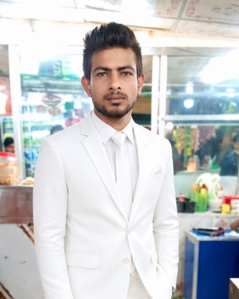 Akash khan, 18, Saintorensdegameville