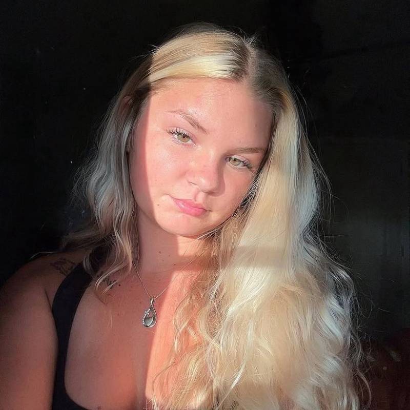 Karin, 23, 25 hudamani b3 z130