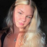 Karin, 23, Aberystwyth