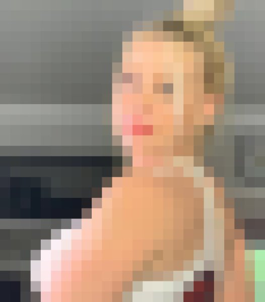 Ást, 25, Akora