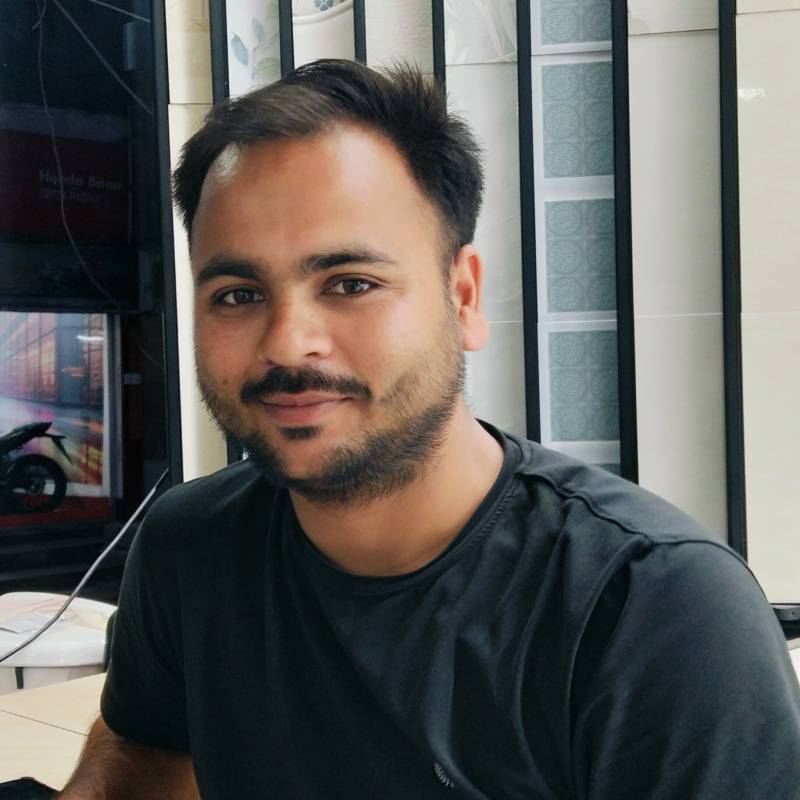 Arif, 21, Turki