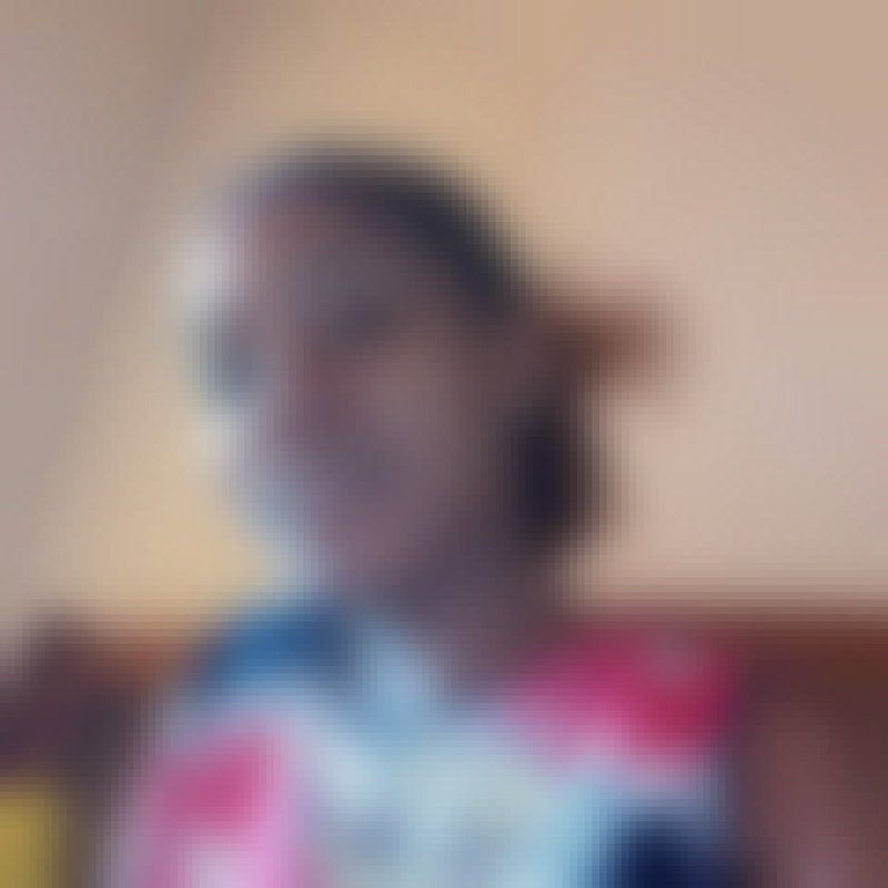 Nanie, 26, Kenya