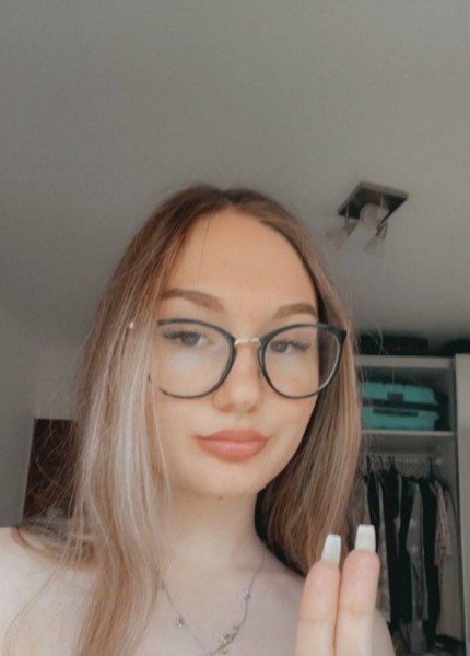 Alexa, 28, Diank