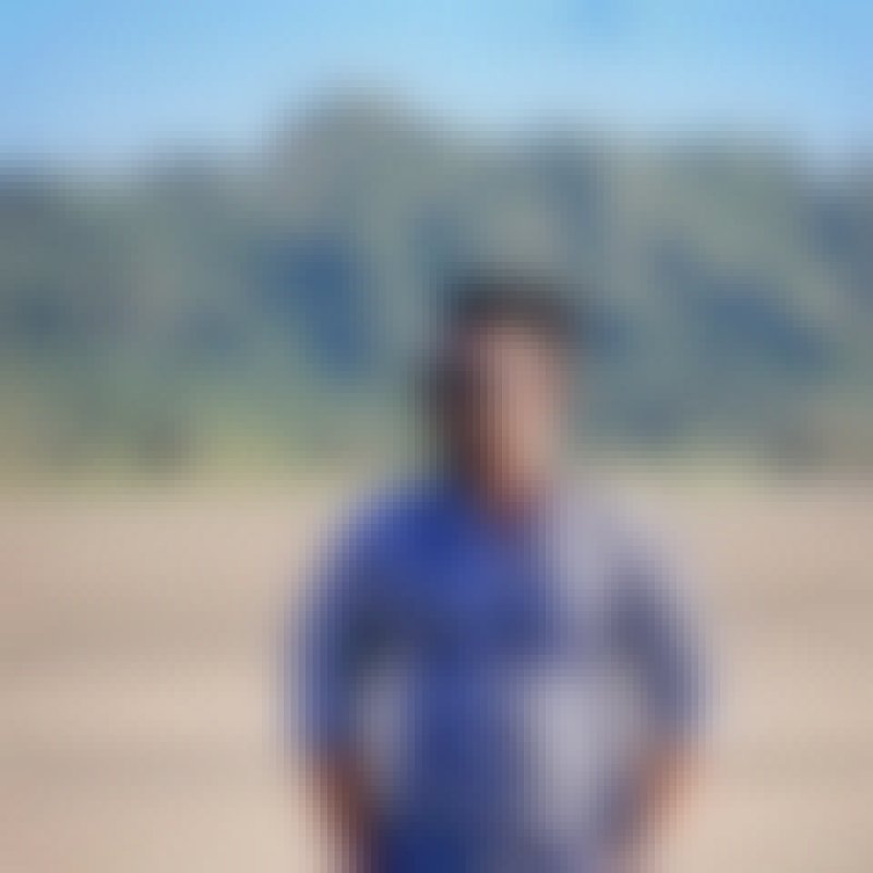 EmOn, 27, Tiran