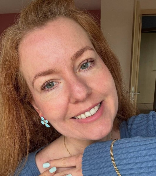 Tiara, 44, Perupalem