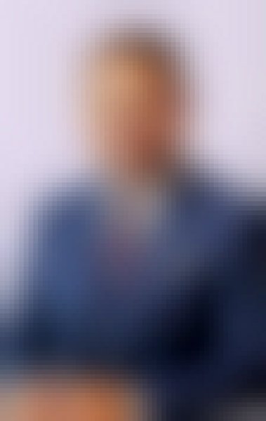 Max, 36, Karotegin