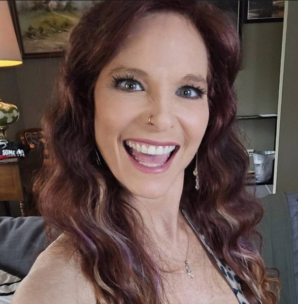 Elizabeth, 42, Pickering