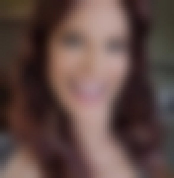 Elizabeth, 41, Bikou