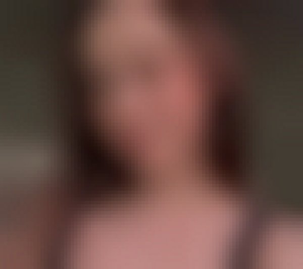 Hellen, 43, Kenya