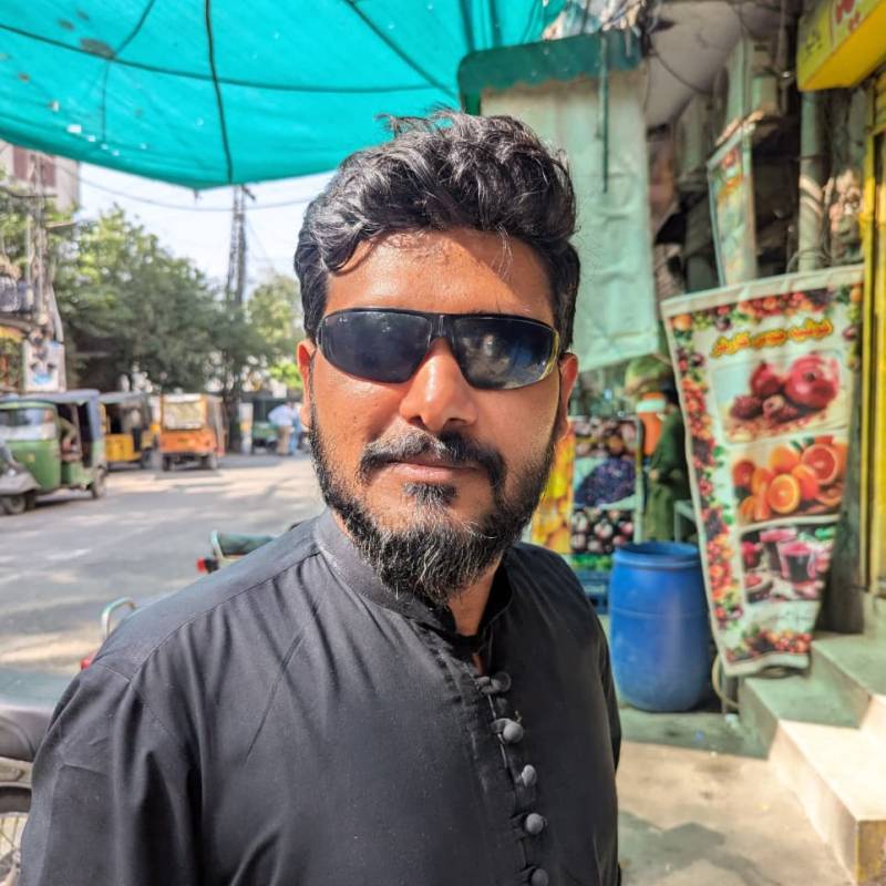 hezzi, 29, Vidauban