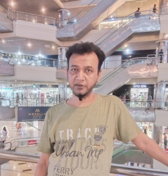 Roney, 46, Toki