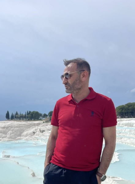 Önder, 40, Lupeni