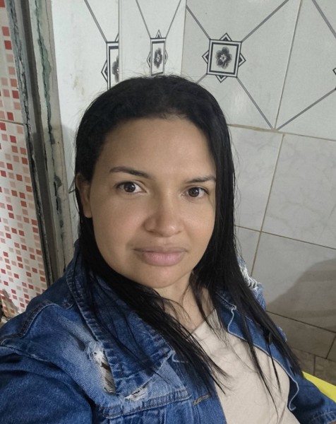 Valdirene, 32, Basi