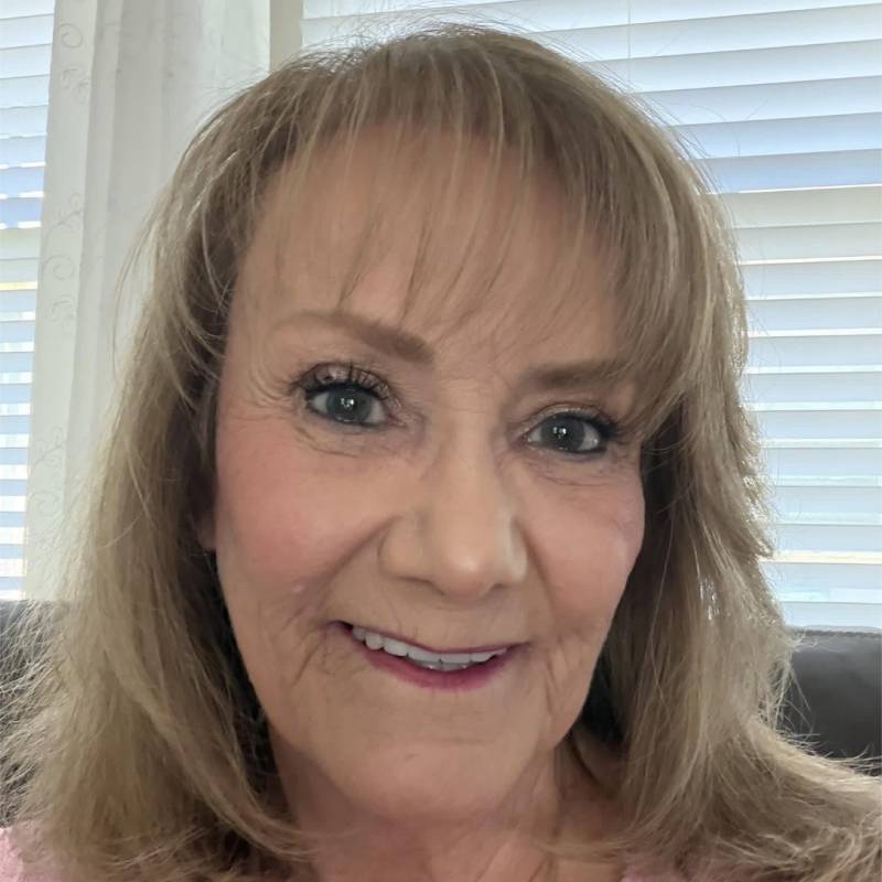 Rebecca, 46, Debe