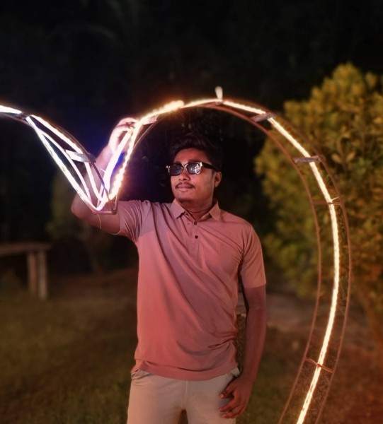 Esmile Hussain Shakil, 26, Param