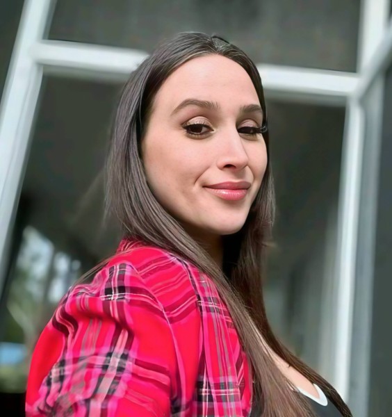 Natasha Adams, 34, Elda