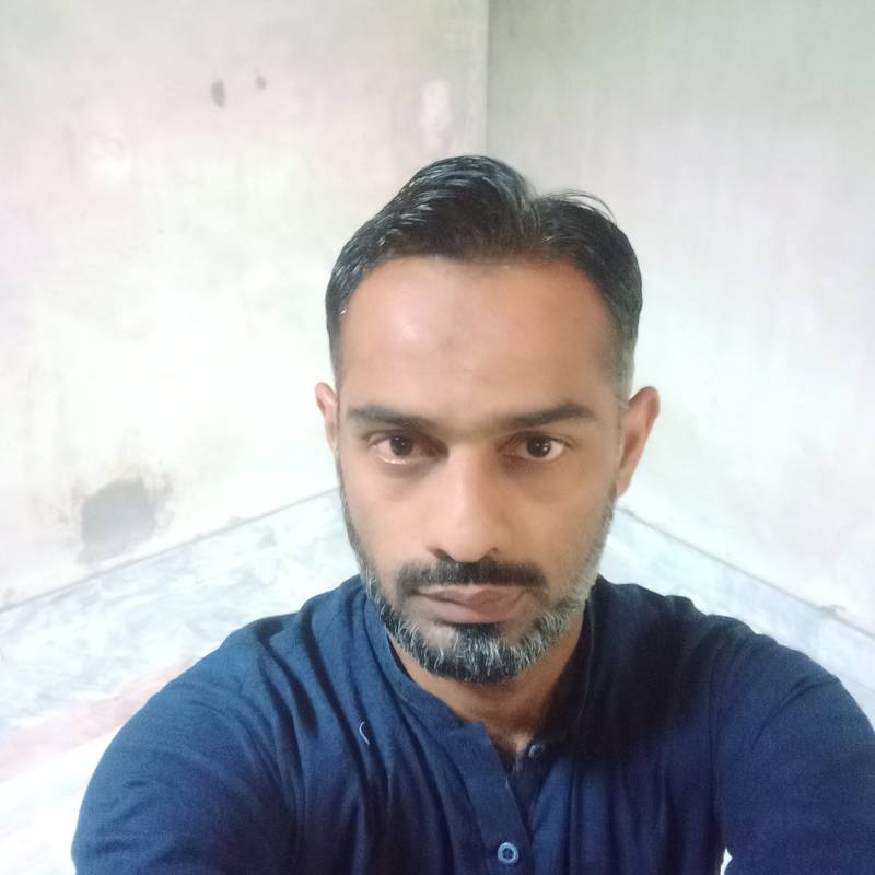 tahir, 38, Goes