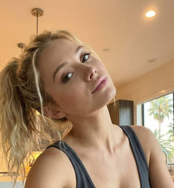 Kaddy reeves, 35, Blitar