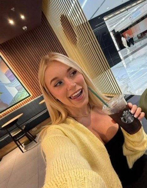 Elle Brooke, 45, Aberystwyth