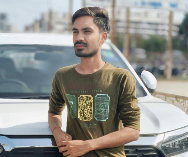 Dharmesh, 23, Alto Rio Doce