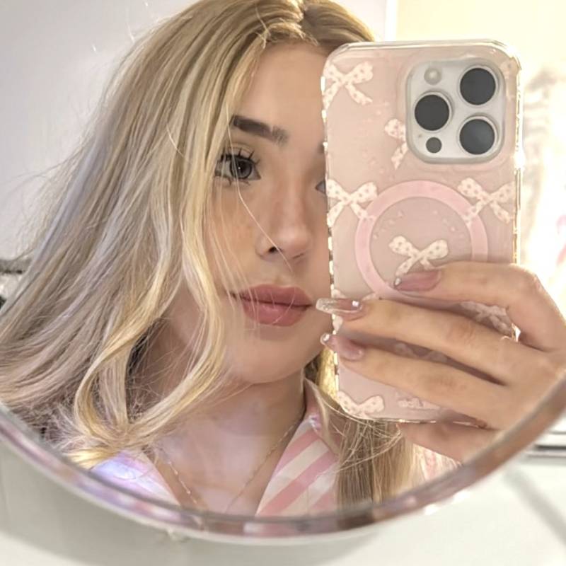 Aurora Bennett, 30, Ahmadabad