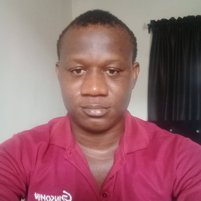 Maximus, 30, Mendrisio