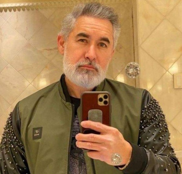 Robert, 62, China