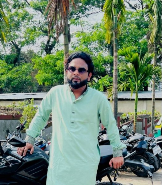 Alom, 25, Yedappalli