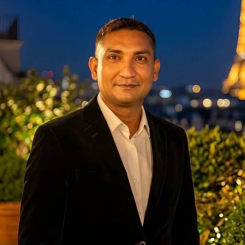 Khan Manik, 30